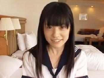 大人しそうな見た目なのに超劣情をかき立てる制服女子校生を顔面射精ハメ!!