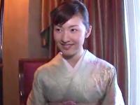 恥じらいながらも他人棒の感触に全力アクメする素人人妻W