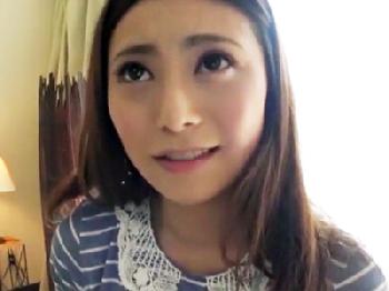息子の下半身を優しく看病する人妻の友田真希