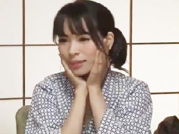 夫との結婚生活にストレスを感じたとても綺麗な人妻が全てを忘れ密通交尾に夢中の