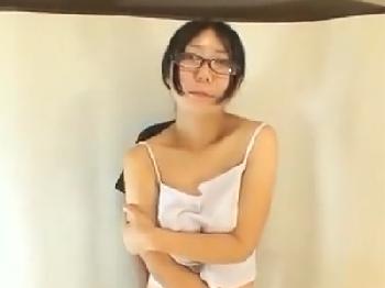 メガネで地味な人妻が爆乳を持て余していたので満たされない性的欲求を解放する性行為してあげる