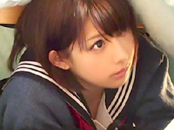 友人妹の家族が近くにいるのにこたつで性的な悪戯をしてコンドーム未装着の膣射性交