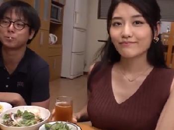 彼女がいるのに堂々と色仕掛けして寝取ってくる変態男友達W