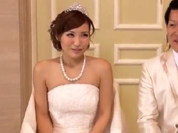結婚式に出席した親戚一同が式の最中に性交するで結婚式崩壊