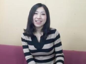 ランジェリーのアンケートと騙された素人娘がセンズリ鑑賞で性的興奮してフェラチオ開始W