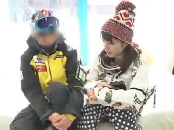 スキーに来ていたカップルをマジックミラー号に乗せて寝取られ