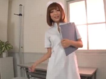 ギャル系な痴女ナースが患者を誘惑→艶めかしフェラチオコキで悶絶即アクメ!!