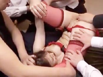 感度抜群女子校生に制服着衣のままペニス挿入して股間の穴に中出し!!