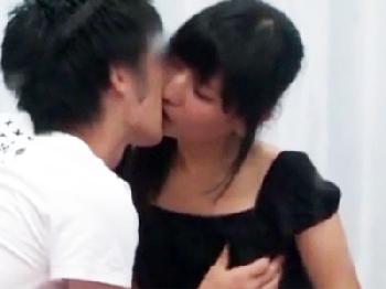 マジックミラー号に招待されたカップルが隠しカメラに気づかず真剣SEX!!