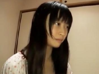 一人で寝れなくて布団に入ってきた童顔な実娘に中出し食らわするクソ親父