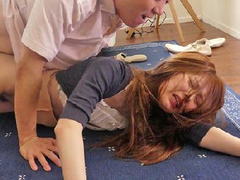 連続強姦魔が脱獄し目をつけたとても綺麗な人妻に溜まりきった精液を放出強姦