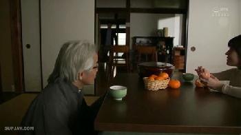 連れ子の姉と危険な関係になってしまった理性を失って何度も中出し