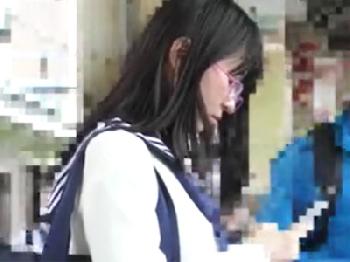 セーラー服の眼鏡女子女子校生をストーキングして痴漢婦女暴行!!→立ちバックで中出し発射