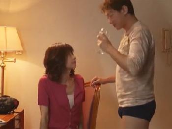 フェロモン駄々漏れの熟女人妻が数年ぶりのペニスを前に牝性全開