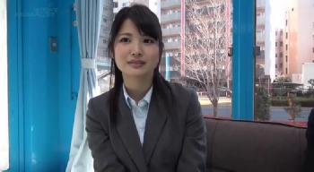 先輩女性社員が積極的な男後輩とマジックミラー号でタブーな性行為