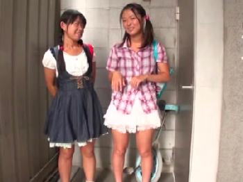 スクール水着姿の童顔娘陰毛がないワレメに避妊具未装着で膣内射精!!