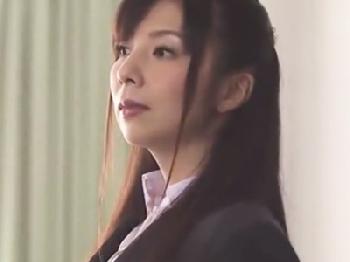 自宅に侵入していた生徒に襲われ中出し性暴行される女教師