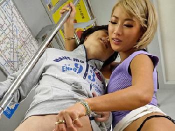 関西弁の童貞少年好きギャル教師が車内で生徒を痴女性交