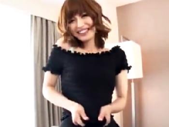 尻軽女の人妻が爆発寸前な性的欲望を募らせ初体験のハメ撮り体験で恍惚絶頂