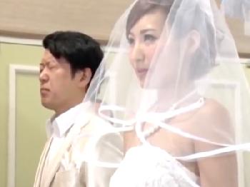 花嫁放置でそこら中でおまんこ内射精する乱交披露宴W