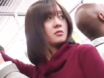 女子大生が黒人に電車で痴漢され尾行されて中出し性暴行の餌食に‥