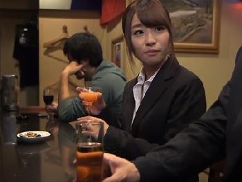 ずっと美味しそうだと思っていた後輩女性社員…酩酊状態になるまで酒を飲ませたところを部屋に連れ込み職権乱用婦女暴行!!