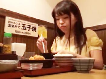 無警戒に大男の家に上がり込む堪らんミニマム体型のミニマム美少女に中出し