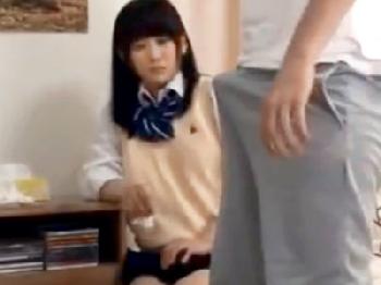 性的欲望を煽られた兄にいきり勃ったペニス咥えさせられた挙句にパイパン膣にゴムなし膣内射精喰らう女子校生