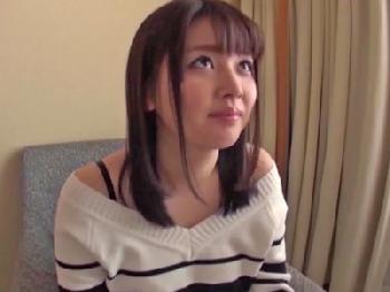 ナンパしたパイパン素人にいきり勃ったペニス見せつけ強制的に欲情→女性器の奥へ射精!!