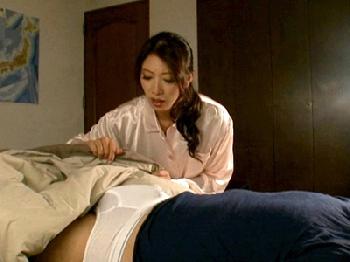 毎朝完全にフル勃起中の息子の男根に母はもうガマンできない!!