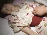 デカ尻を突き出しながらクネクネ動き愛撫を求める高齢熟女