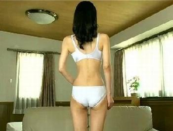 熟女とは思えないスレンダーなスーパーボディ!!色褪せない性的欲望を全て吐き出して大開脚性交