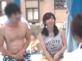 疲れ気味の身体を癒す為のマッサージのはずが盗撮挿入される美少女