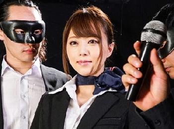 キャビンアテンダントさんがイラマチオ奴〇に…喉奥を汚されながらも抜かれない肉棒