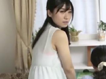 生徒の父親に迫られペニスねじ込まれる家庭教師女子大生