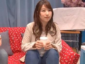 素人娘が男友達と耐久素股ゲーム→性的興奮してコンドーム未装着での膣射性交