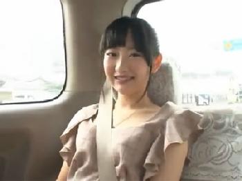 色白で透明感のある美少女がヌードモデルに初めて挑む→挿入されて顔中精液塗れ