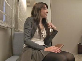 軟派男の口車に乗せられて会ったばかりの男と性交する尻軽コ