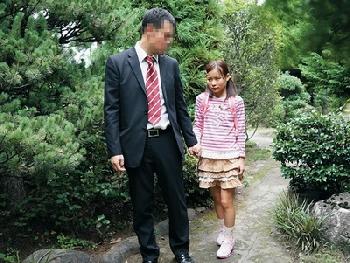 嫁に悪い…連れ子がやっぱりドストライクなので2人だけの旅行で性行為