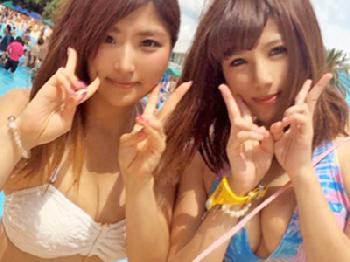 怪しむ素人女子大生二人組が軟派男の軽快なトークに流され3人プレイ