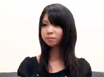 ガチ処女の黒髪美少女の始めての挿入で苦悶の表情を浮かべながらも無事処女喪失