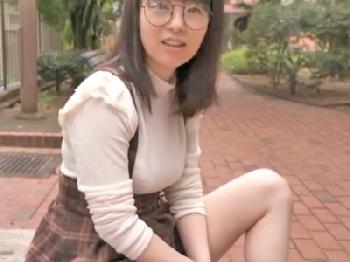 久しぶりに会った幼なじみは相変わらず地味メガネだけどおっぱいだけは特盛!!