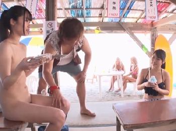 ビーチで時間を止めて!!海の家や砂浜で働くギャルたちと理不尽交尾