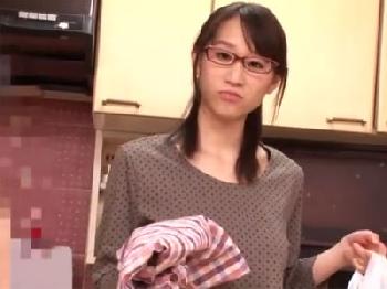 眼鏡の似合う一見地味系なお姉さんの淫らな本性を垣間見る好きモノプレイ