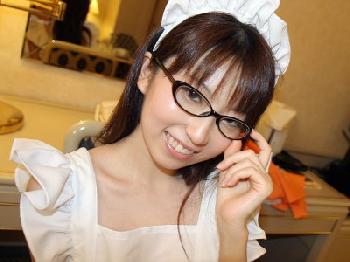 メイドコスプレさせた素人美少女とゴムなし挿入膣内射精!!