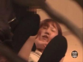 人気の無い場所を歩く女子校生が不意に襲われ2穴挿入激しい性的暴行され泣き叫ぶ