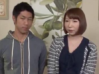 息子の前でストリップして近親おまんこの中にそのまま精子を射精させる巨乳の母たち