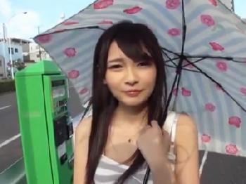 スレンダー童顔痴女の逆ナンパ神奉仕