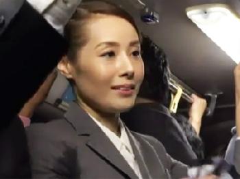 男を忘れた淑女が久しぶりの肉棒の感触にうっとりして痴漢も拒めないW