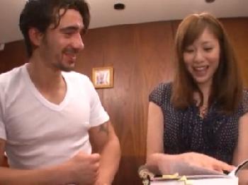 麻美ゆまが外人の規格外ペニスに恍惚絶頂